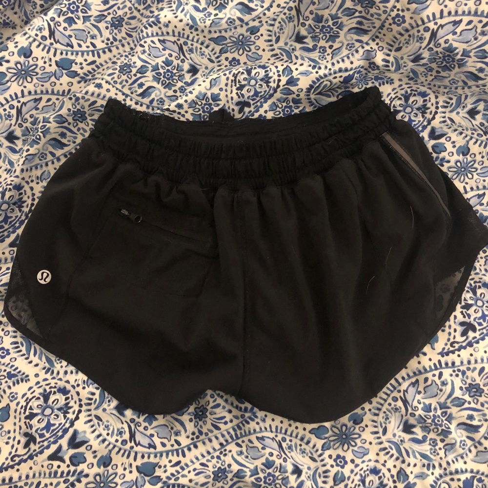 lululemon size 4 hotty hot shorts